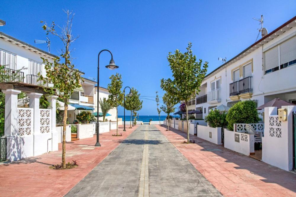 300M To The Beach ! 米哈斯 外观 照片